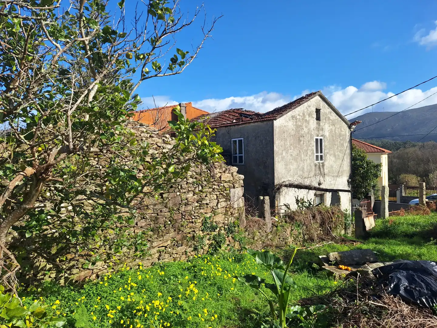 Außenansicht von Haus oder Chalet zum Verkauf in Porto do Son mit Privatgarten