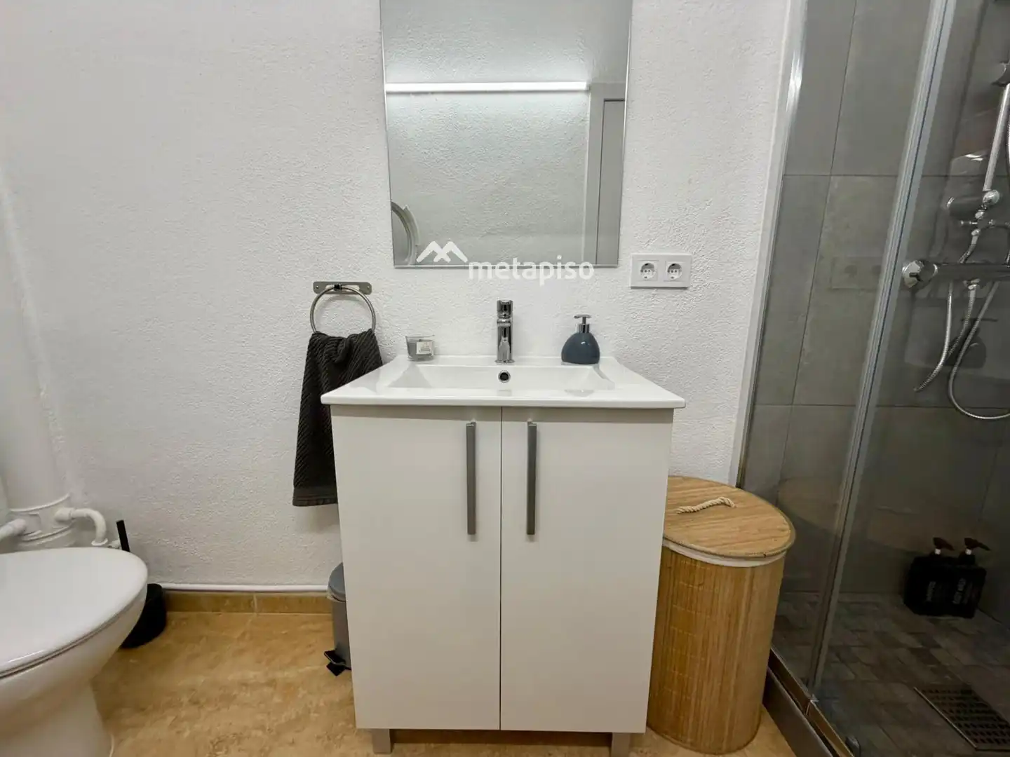 Baño de Casa adosada en venta en Santa Margarida I Els Monjos con Aire acondicionado, Calefacción y Terraza