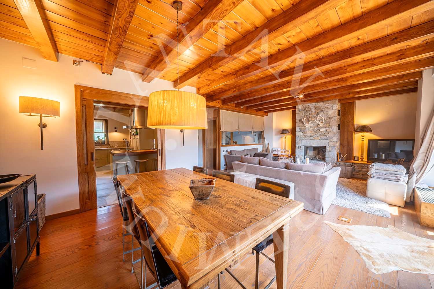 Comedor de Casa adosada en venta en Naut Aran con Calefacción, Jardín privado y Parquet