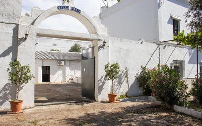 Vista exterior de Casa o xalet en venda en  Sevilla Capital amb Terrassa, Piscina i Balcó