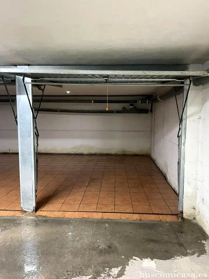 Garaje en venta en Linares