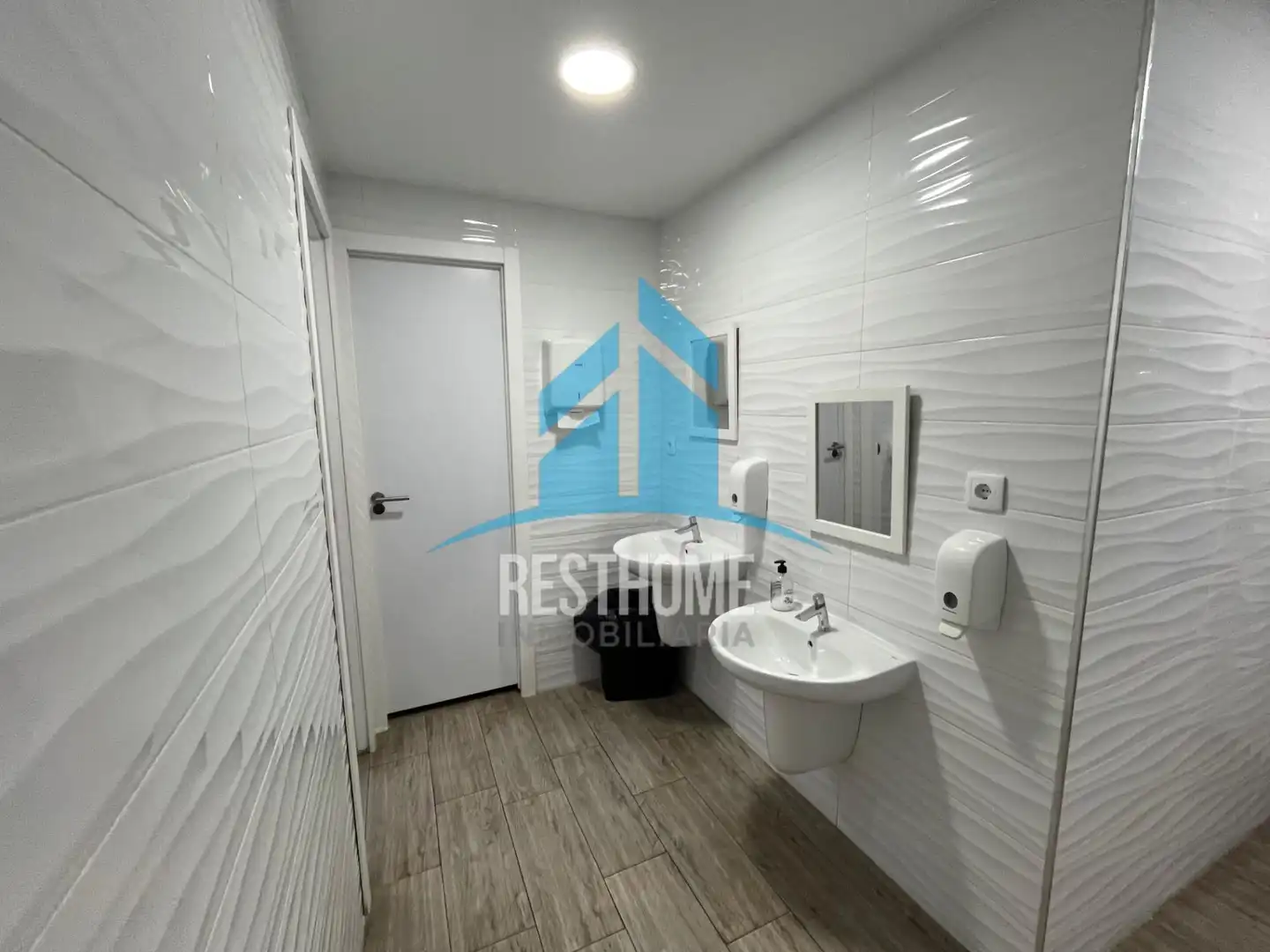 Baño de Local de alquiler en Cullera con Aire acondicionado