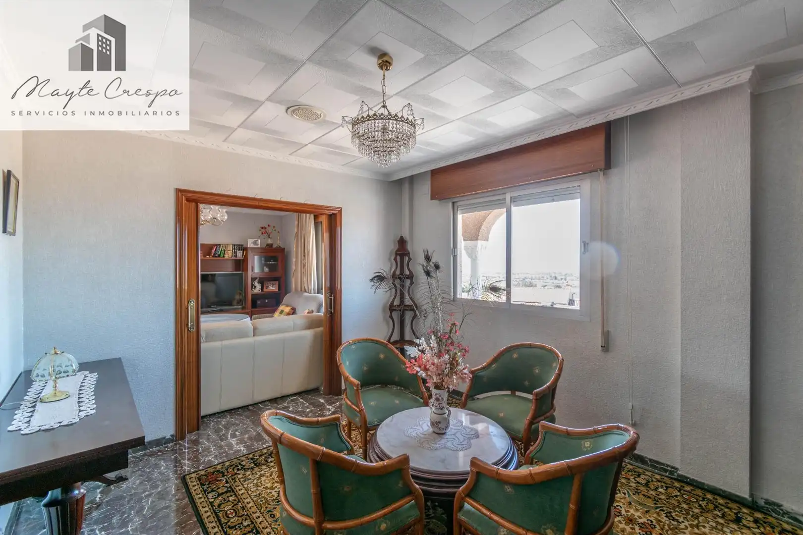 Sala de estar de Casa adosada en venta en Jun con Terraza, Amueblado y Alarma