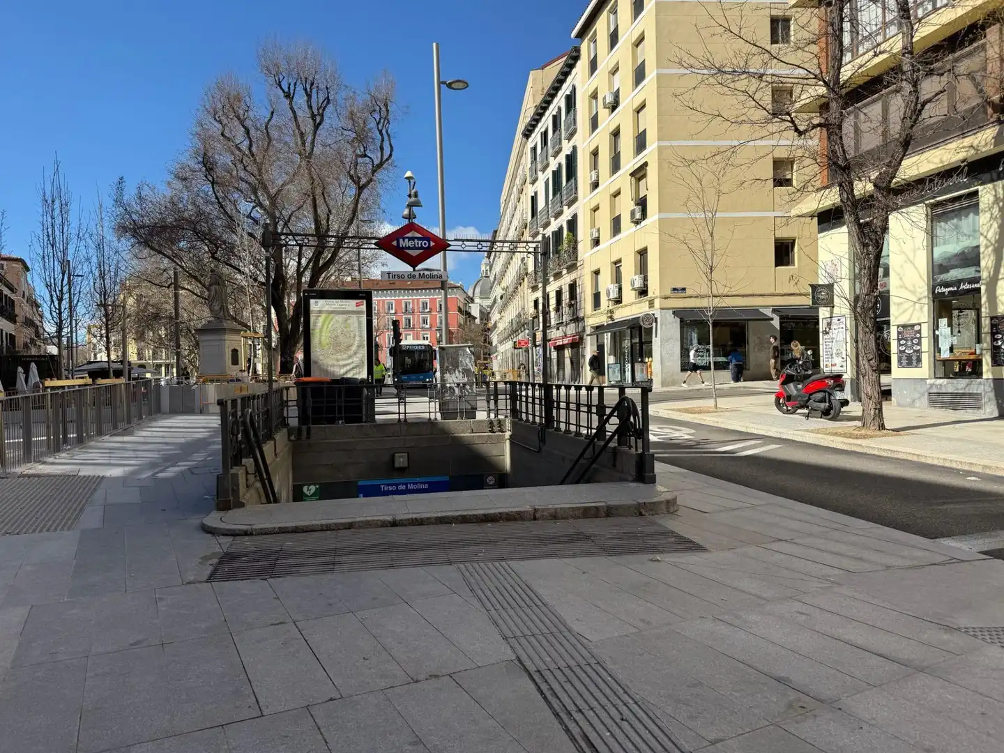 Vista exterior de Dúplex en venda en Madrid amb Aire condicionat, Calefacció i Moblat