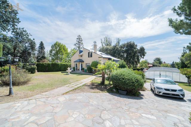 Casa-chalet en Venta en Calle Tres en Navalquejigo - Los Arroyos