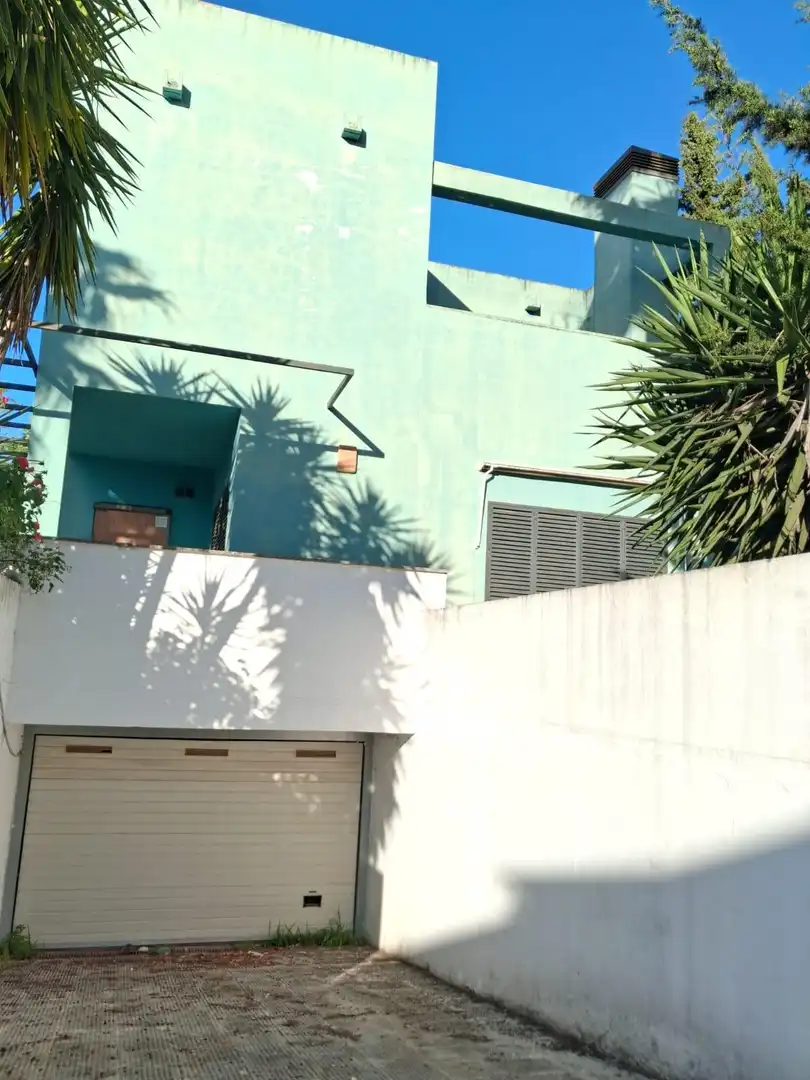 Vista exterior de Casa o chalet en venta en Espartinas con Jardín privado, Balcón y Piscina comunitaria