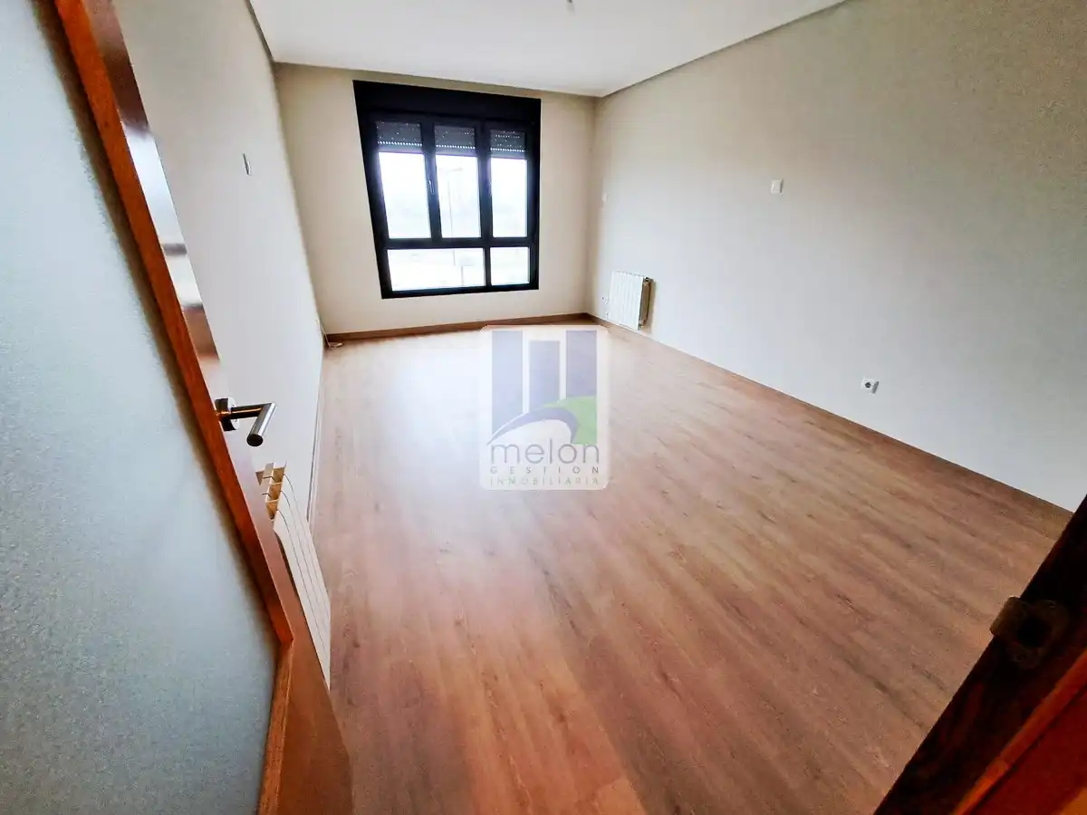 Habitación de Piso en venta en Burgos con Trastero