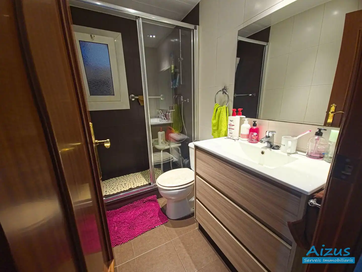 Baño de Piso en venta en Ripollet con Calefacción