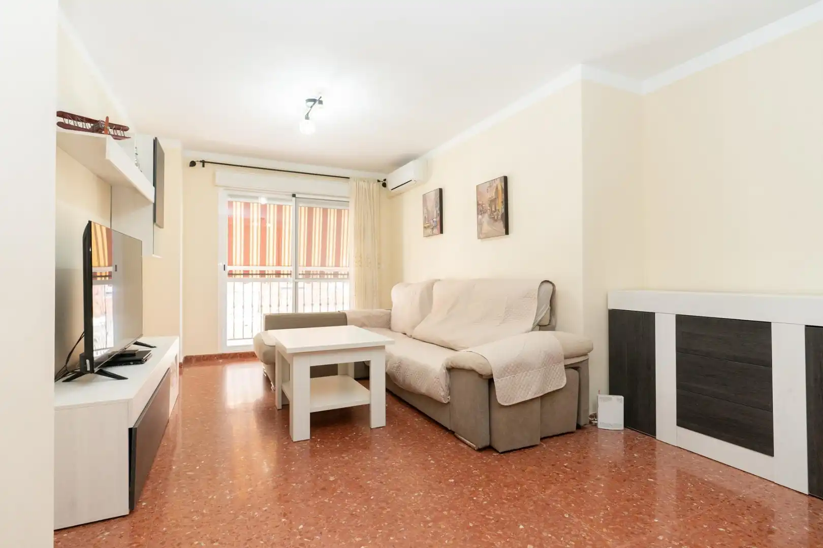 Sala d'estar de Pis en venda en Motril amb Aire condicionat i Balcó
