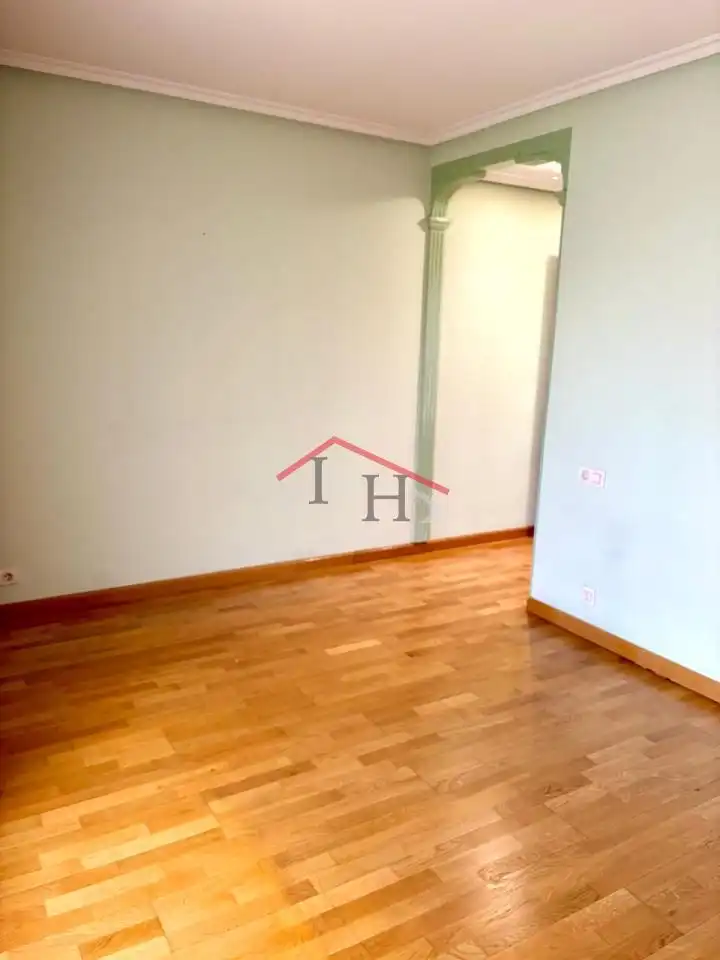 Bedroom of Flat for sale in León Capital   with Heating, Parquet flooring and Storage room