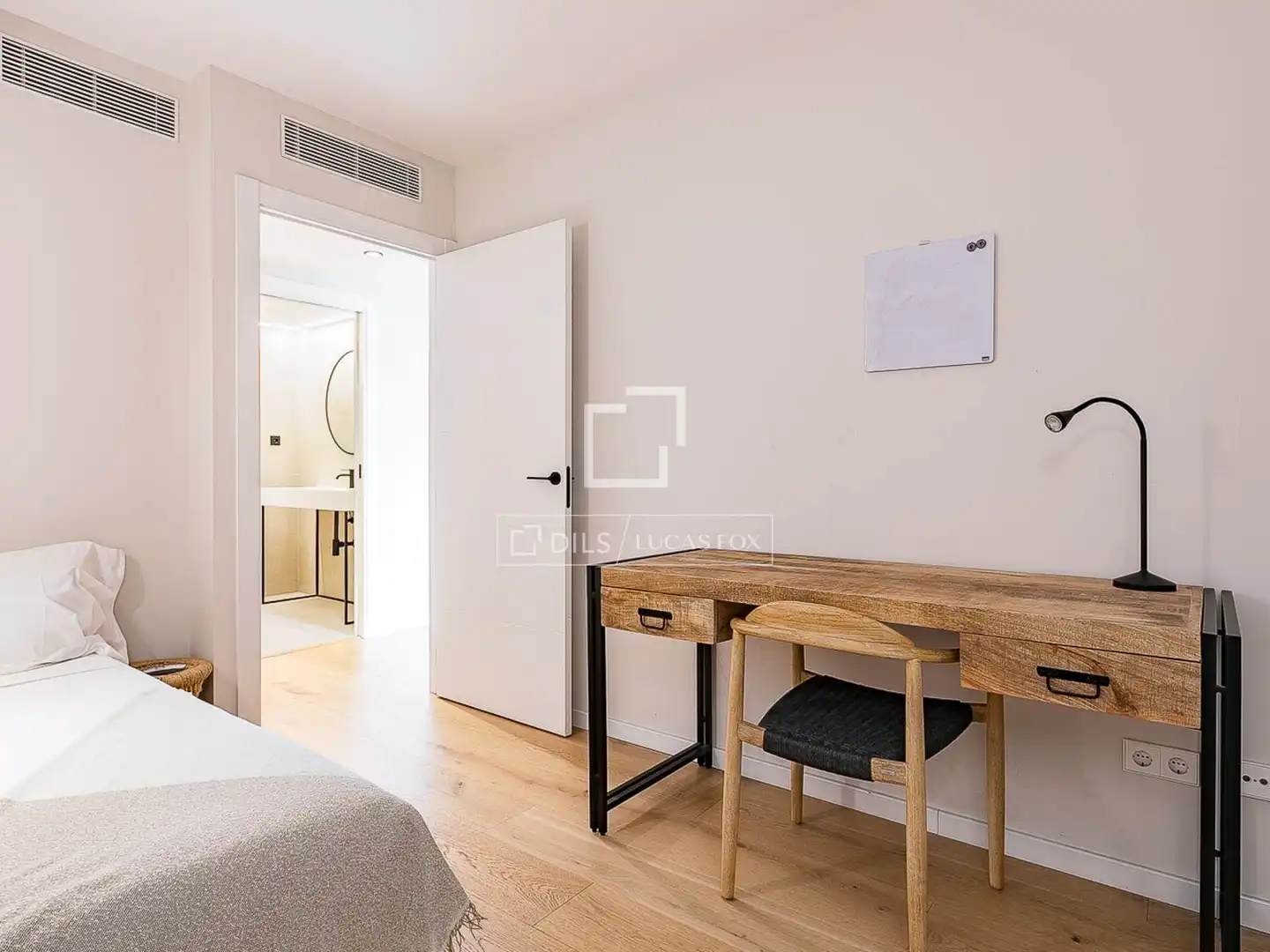Habitación de Piso en venta en Barcelona con Aire acondicionado, Terraza y Balcón