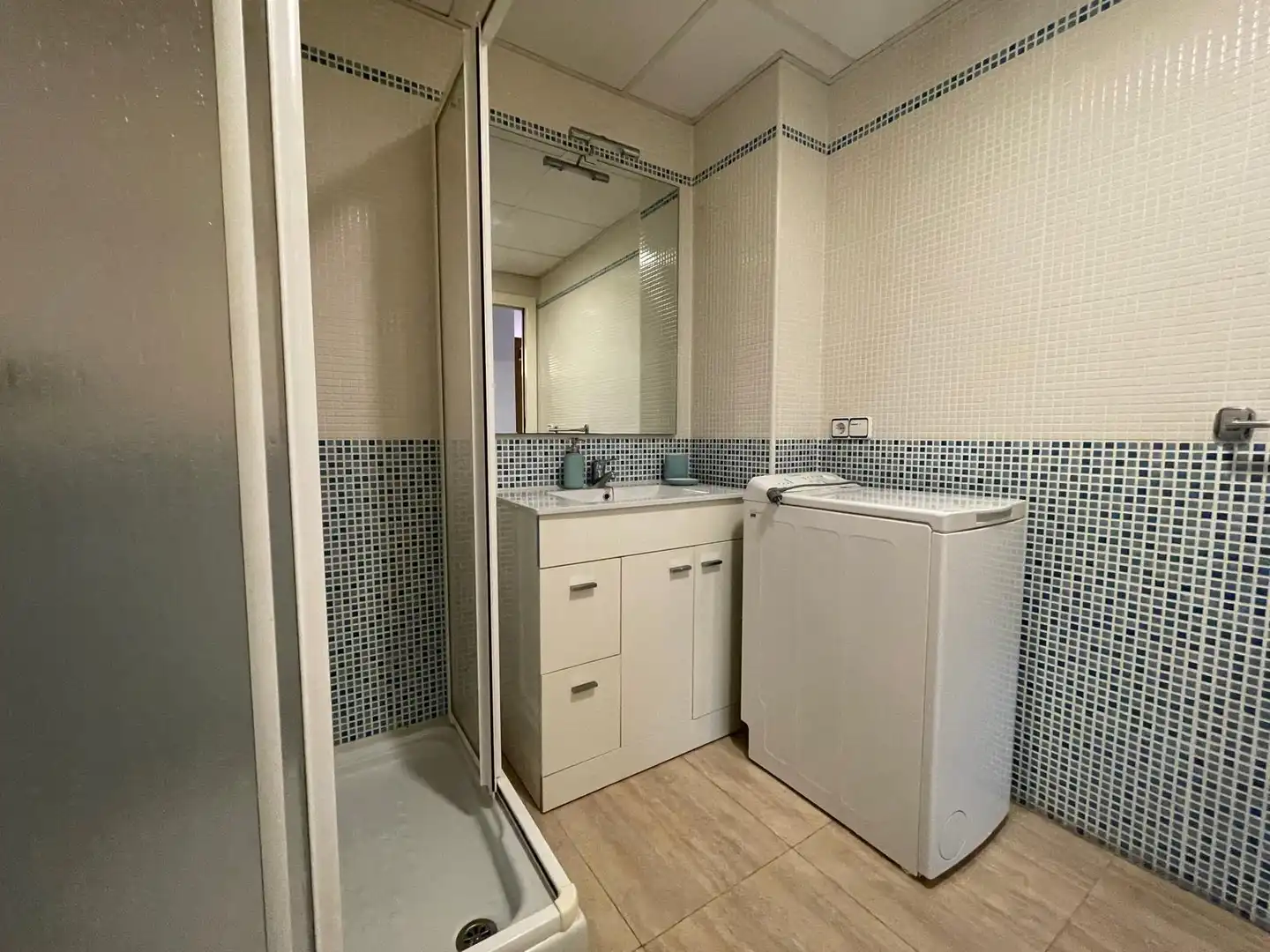 Bany de Apartament en venda en Águilas amb Aire condicionat, Terrassa i Piscina