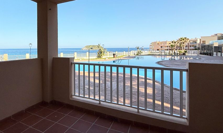 Piscina de Planta baixa en venda en Santa Eulària des Riu amb Aire condicionat, Terrassa i Moblat