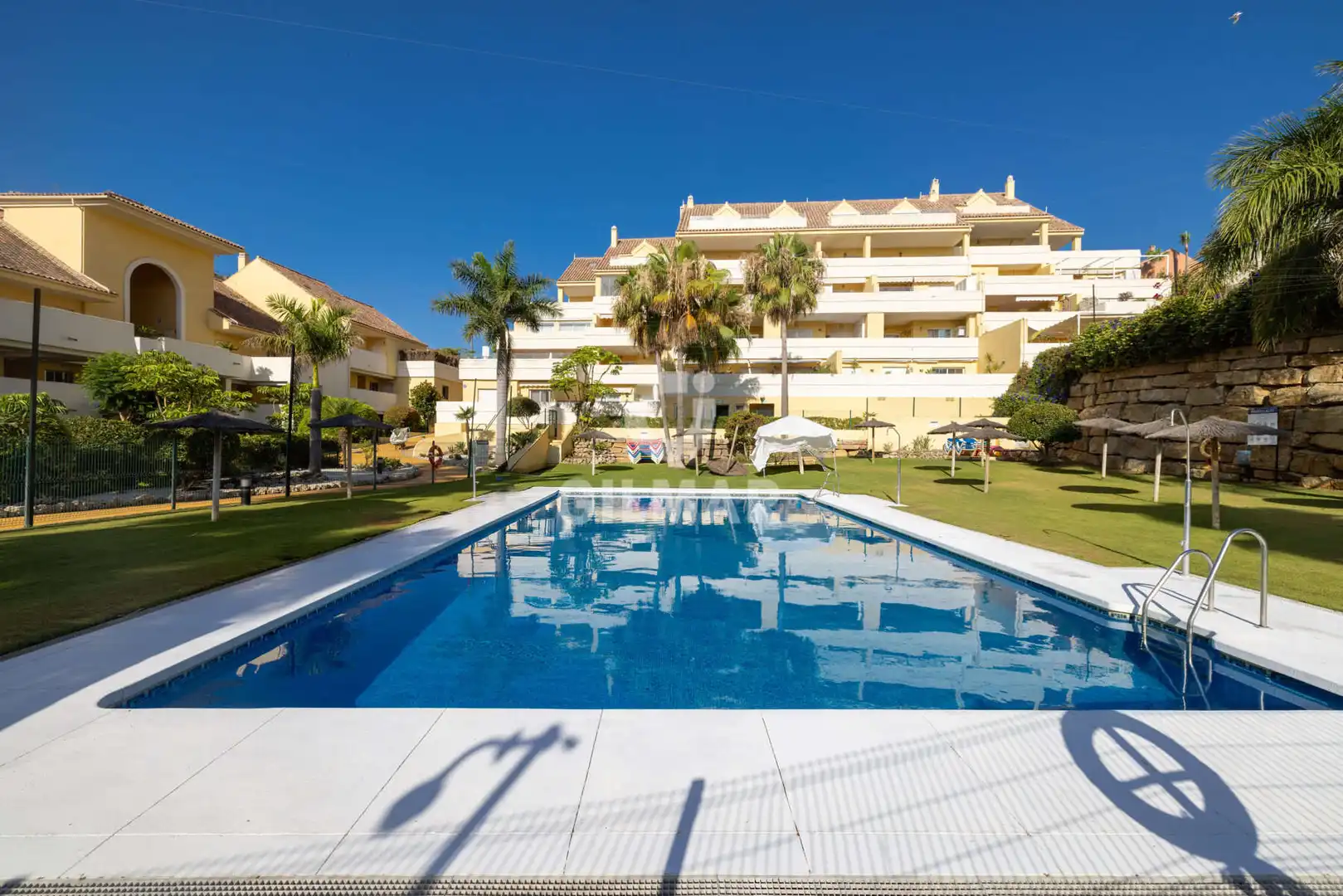 Jardí de Apartament en venda en Estepona amb Piscina i Balcó