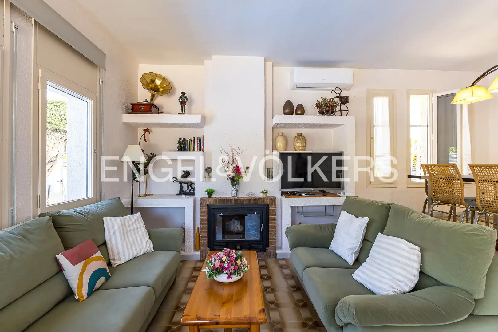 Living room of Houses for sale in Roda de Berà  with Air Conditioner, Heating and Private garden