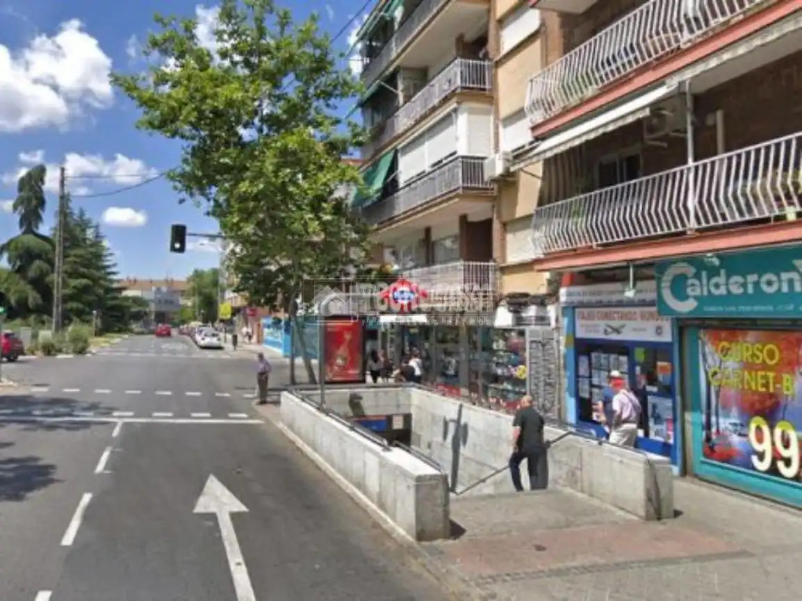 Vista exterior de Piso en venta en Madrid con Calefacción y Terraza