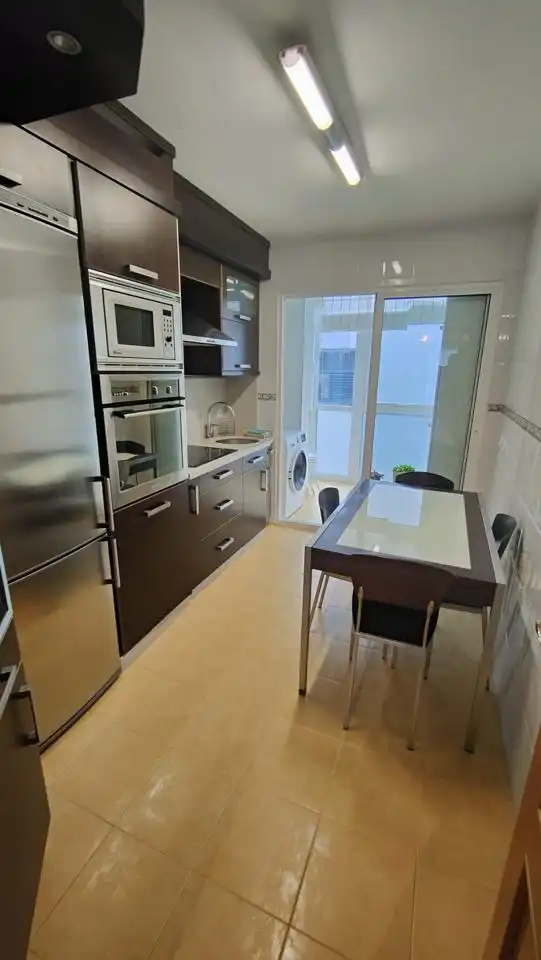 Cocina de Piso de alquiler en Santiago de Compostela  con Calefacción, Trastero y Amueblado