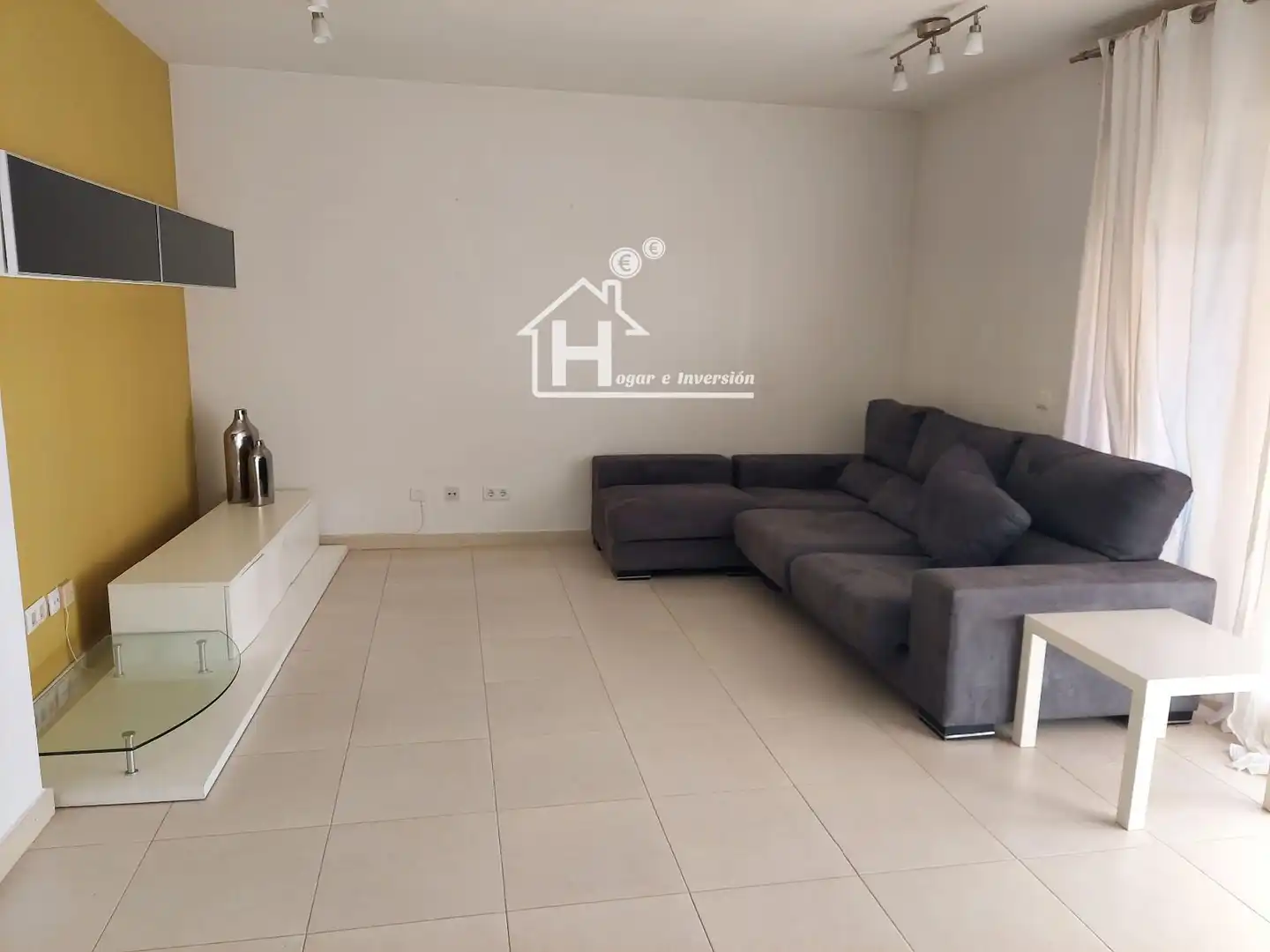 Sala de estar de Casa adosada en venta en Yebes con Calefacción, Jardín privado y Amueblado