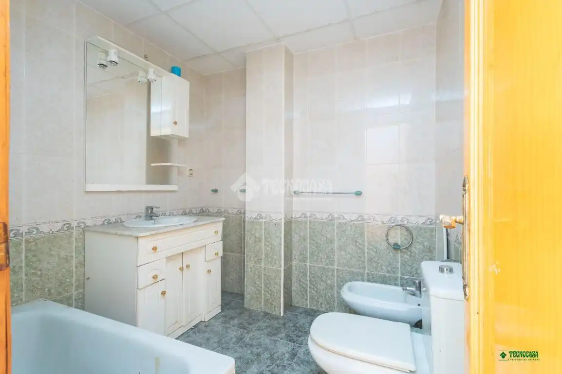 Bany de Pis en venda en Almería