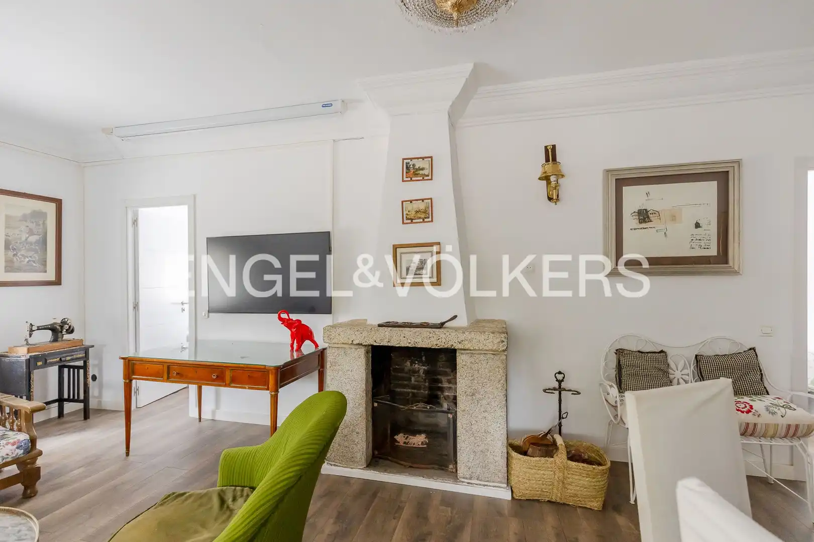 Sala de estar de Casa o chalet en venta en La Cabrera con Calefacción, Jardín privado y Piscina