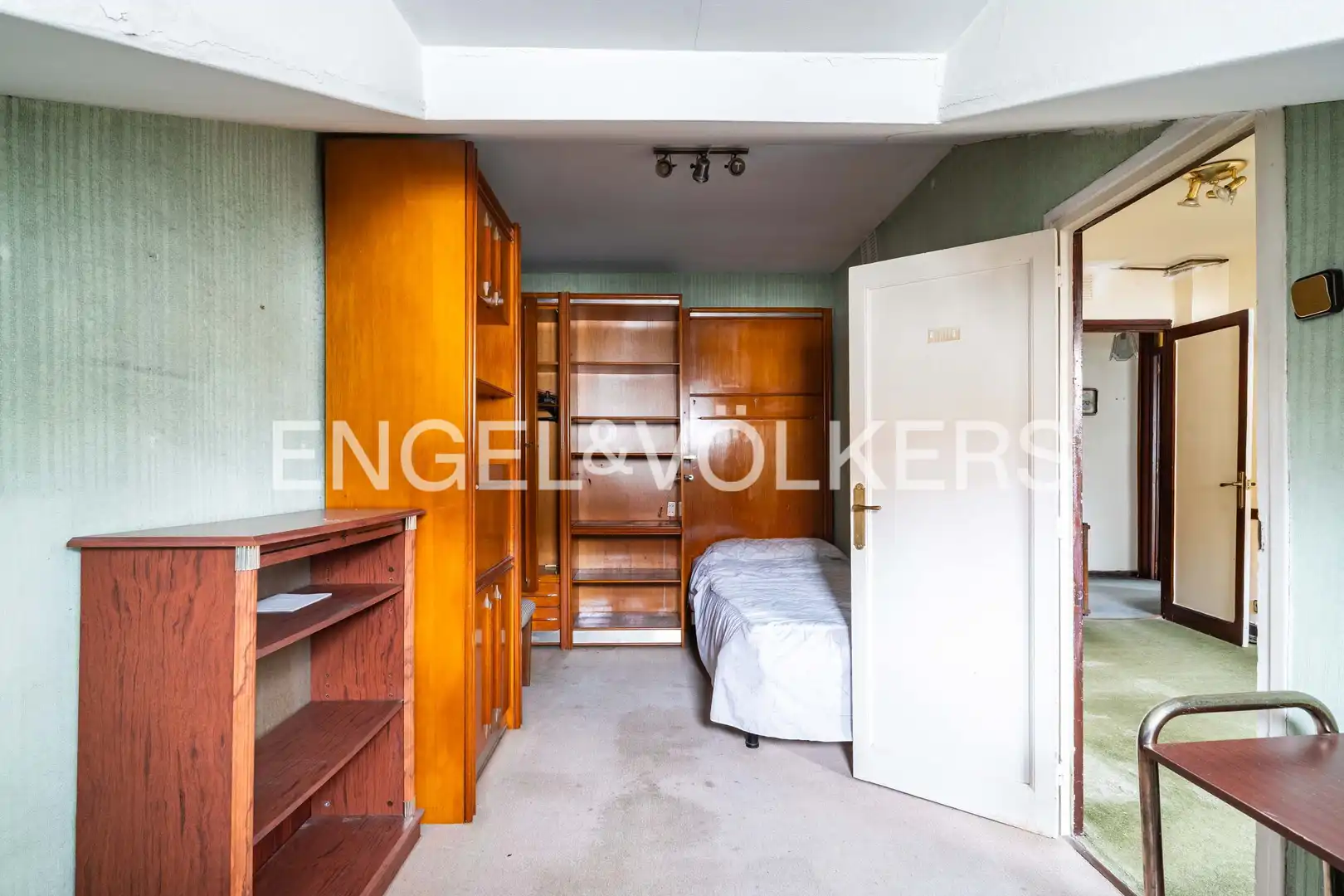 Schlafzimmer von Dachboden zum Verkauf in Santander mit Heizung