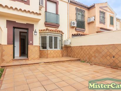 Vista exterior de Casa adosada en venda en Jerez de la Frontera amb Terrassa, Traster i Balcó