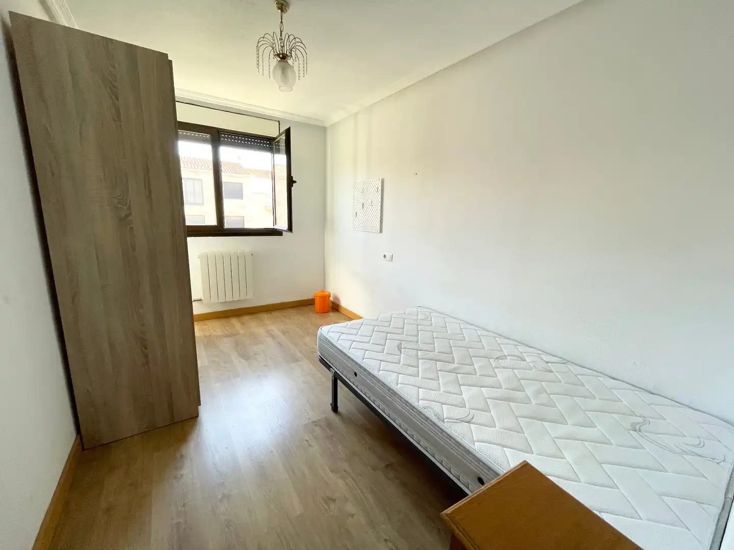 Bedroom of Flat for rent in Salamanca  with Heating, Parquet flooring and Furnished