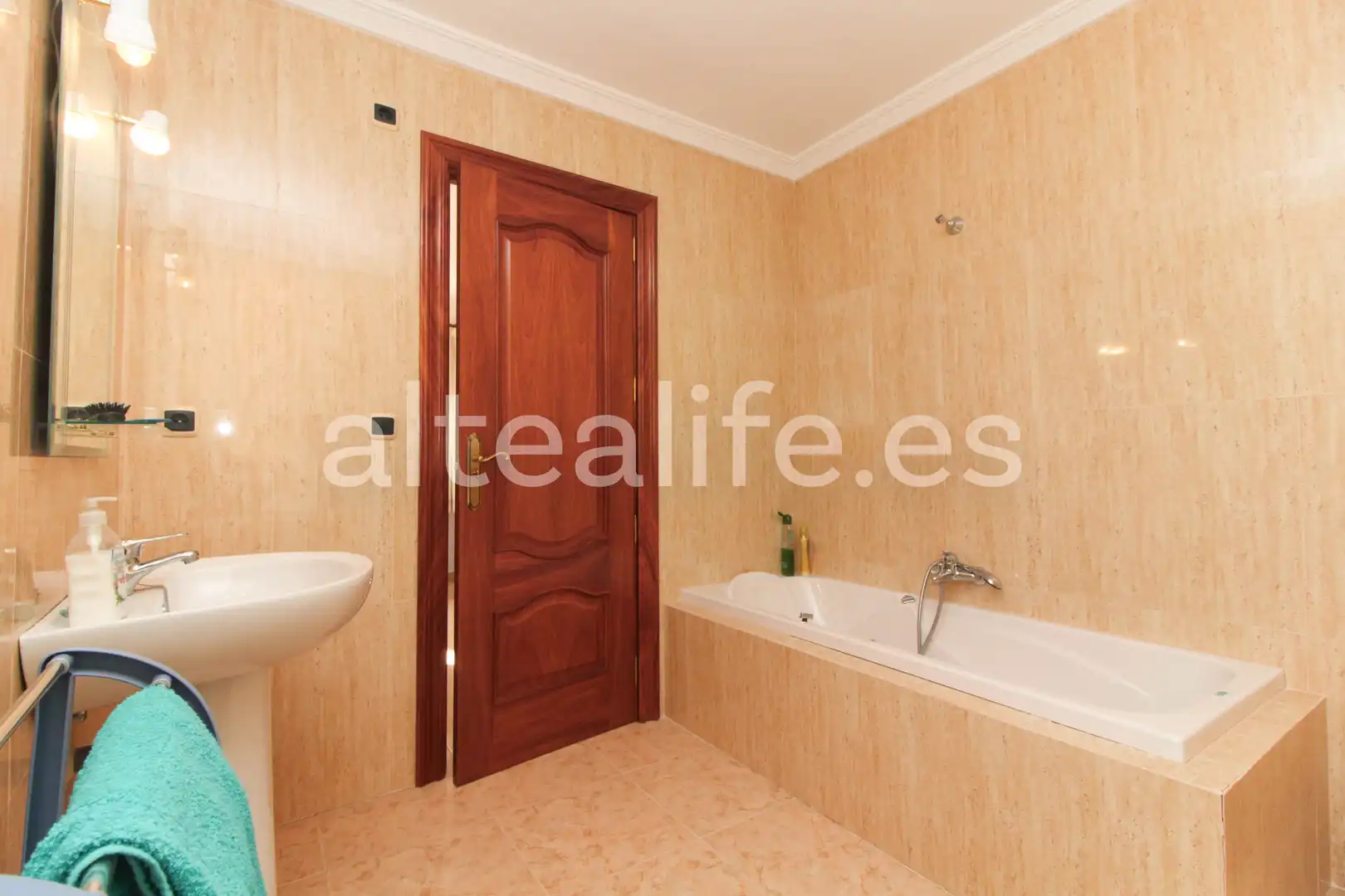 Badezimmer von Haus oder Chalet zum Verkauf in La Nucia mit Privatgarten, Terrasse und Abstellraum