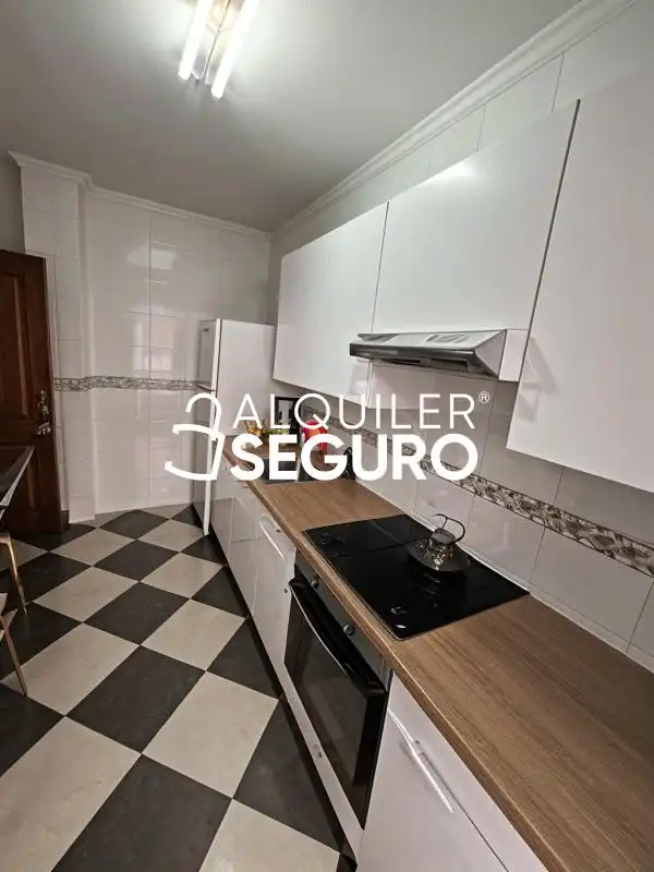 Cocina de Piso de alquiler en Granada con Terraza y Amueblado