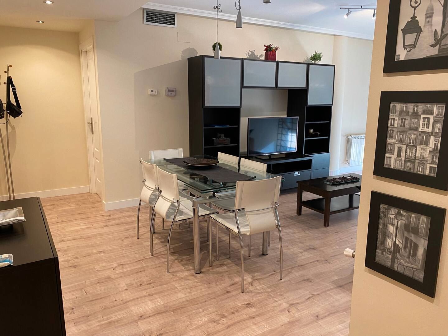 Dining room of Flat to rent in Majadahonda  with Air Conditioner, Furnished and TV