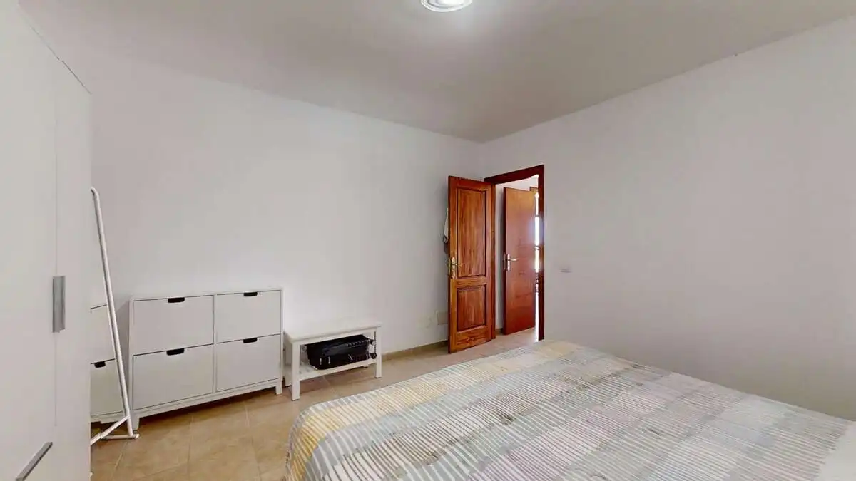 Dormitori de Casa o xalet en venda en Yaiza amb Aire condicionat, Jardí privat i Traster