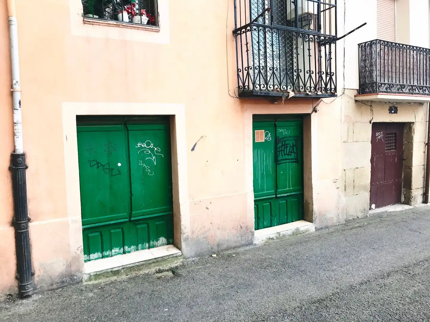 Vista exterior de Local en venta en  Logroño con Aire acondicionado