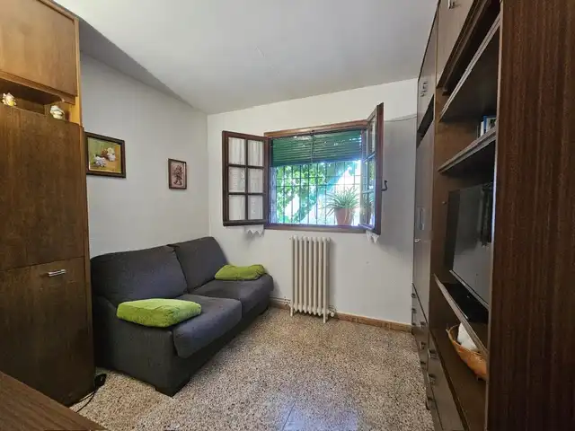 Sala d'estar de Casa o xalet en venda en Cuéllar amb Calefacció, Jardí privat i Traster
