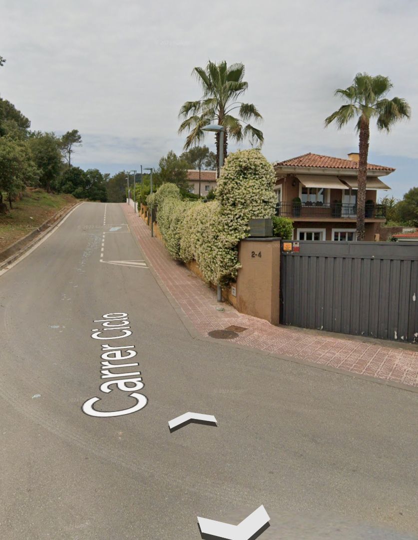 Vista exterior de Casa o xalet en venda en Sant Cugat del Vallès amb Jardí privat, Terrassa i Piscina