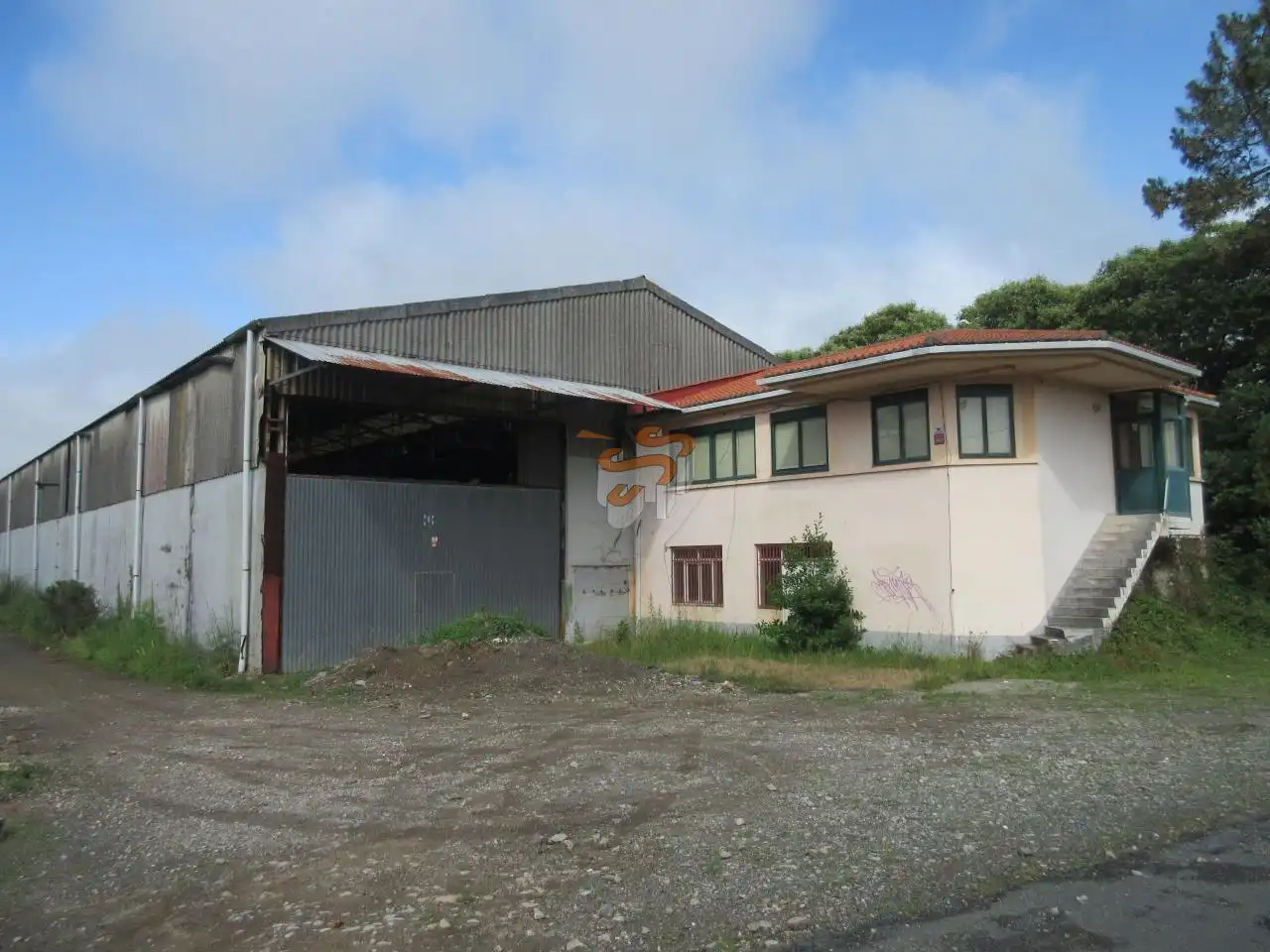 Vista exterior de Nau industrial en venda en Narón