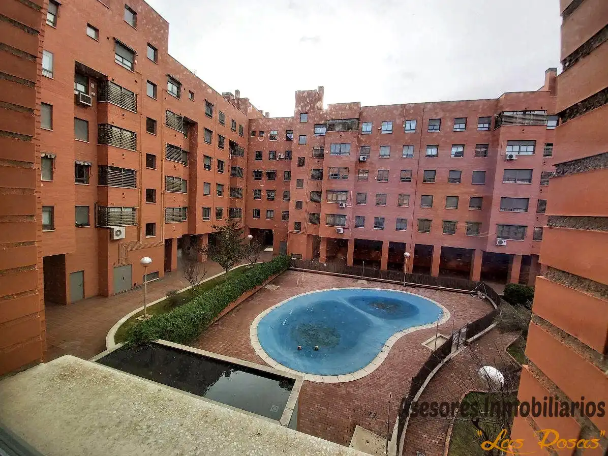 Swimming pool of Flat for sale in  Madrid Capital  with Air Conditioner, Heating and Parquet flooring