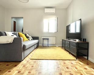 Sala d'estar de Pis de lloguer en  Madrid Capital amb Aire condicionat, Calefacció i Parquet