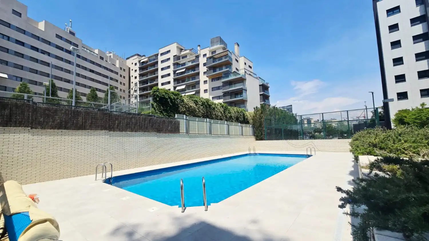Piscina de Ático de alquiler en Madrid con Aire acondicionado, Calefacción y Terraza