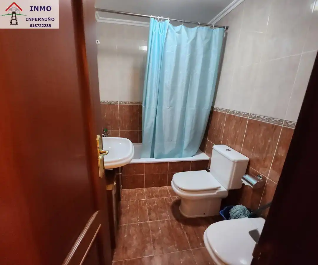 Bathroom of Flat for rent in Ferrol  with Parquet flooring, Storage room and Furnished