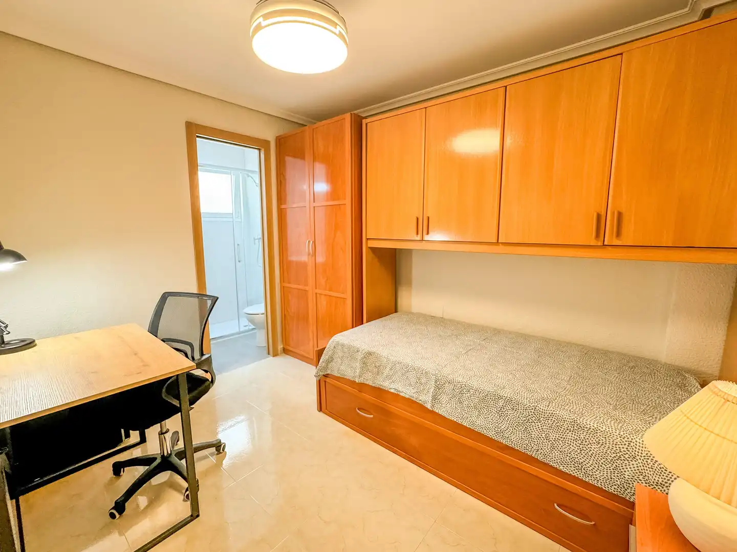Habitación en Reina Victoria - Miguel Hernández