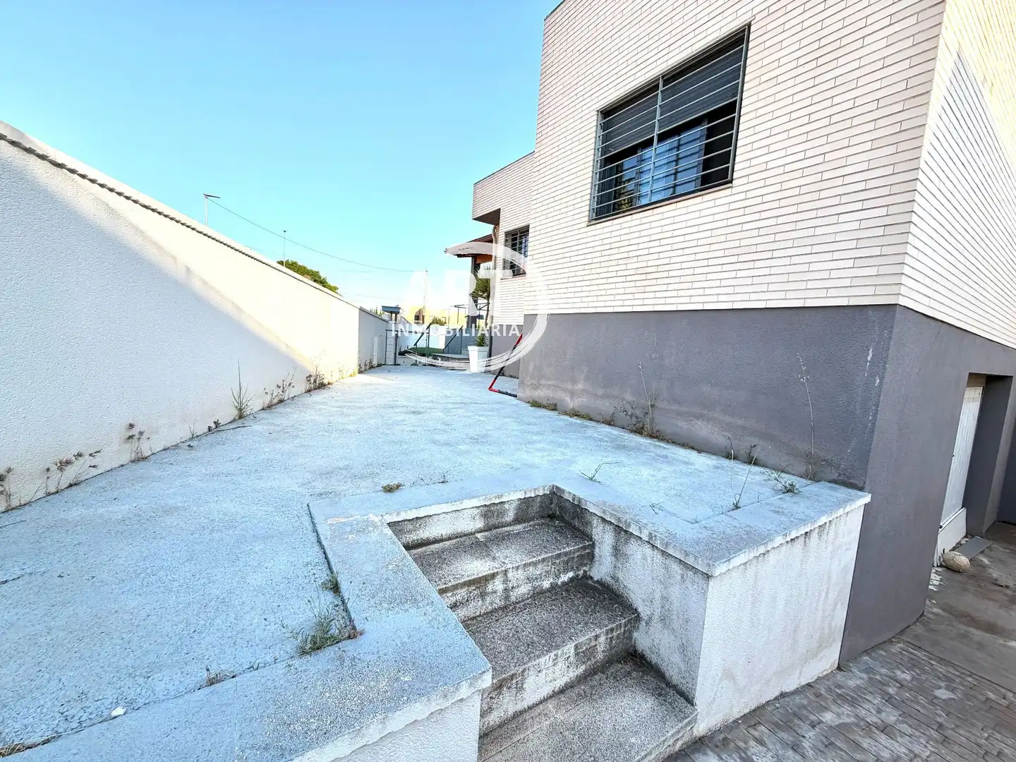Terrassa de Casa o xalet en venda en La Pobla de Vallbona amb Aire condicionat, Calefacció i Jardí privat