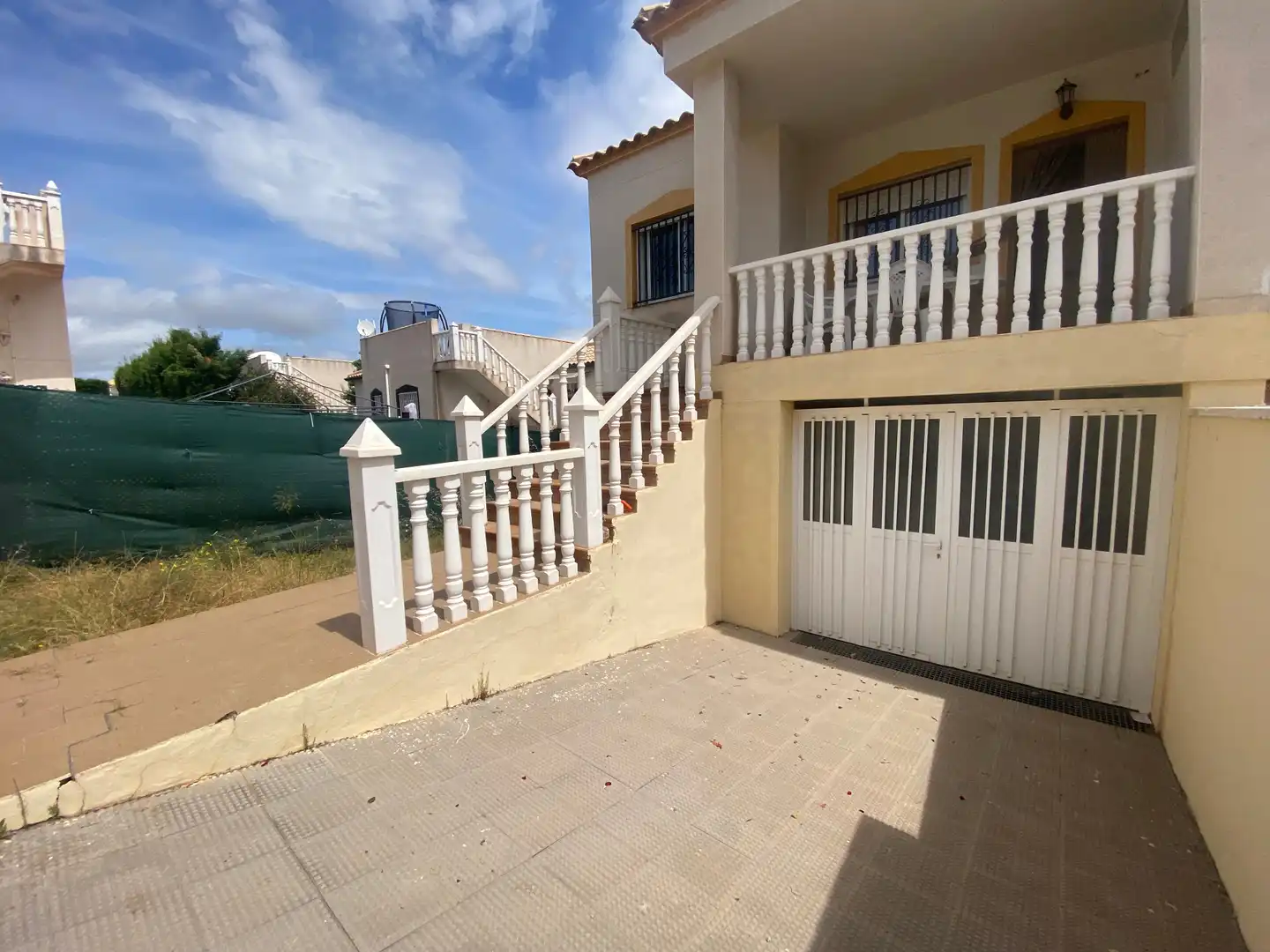 Vista exterior de Casa o xalet en venda en Castalla amb Aire condicionat, Jardí privat i Terrassa