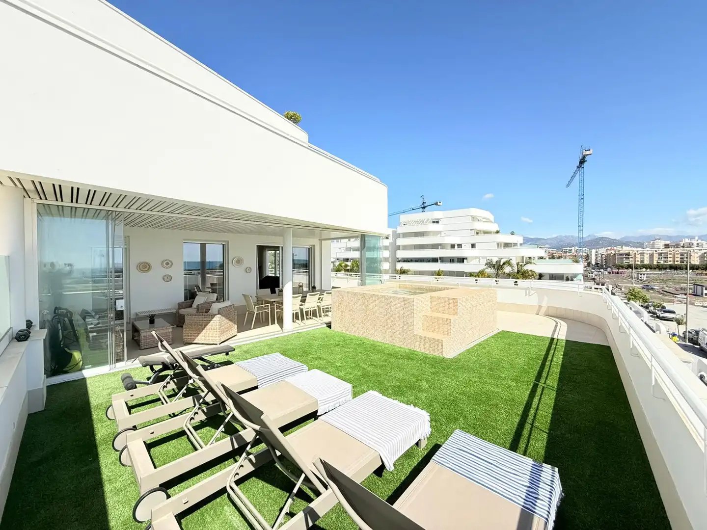 Terraza de Ático en venta en Vélez-Málaga con Aire acondicionado, Trastero y Piscina