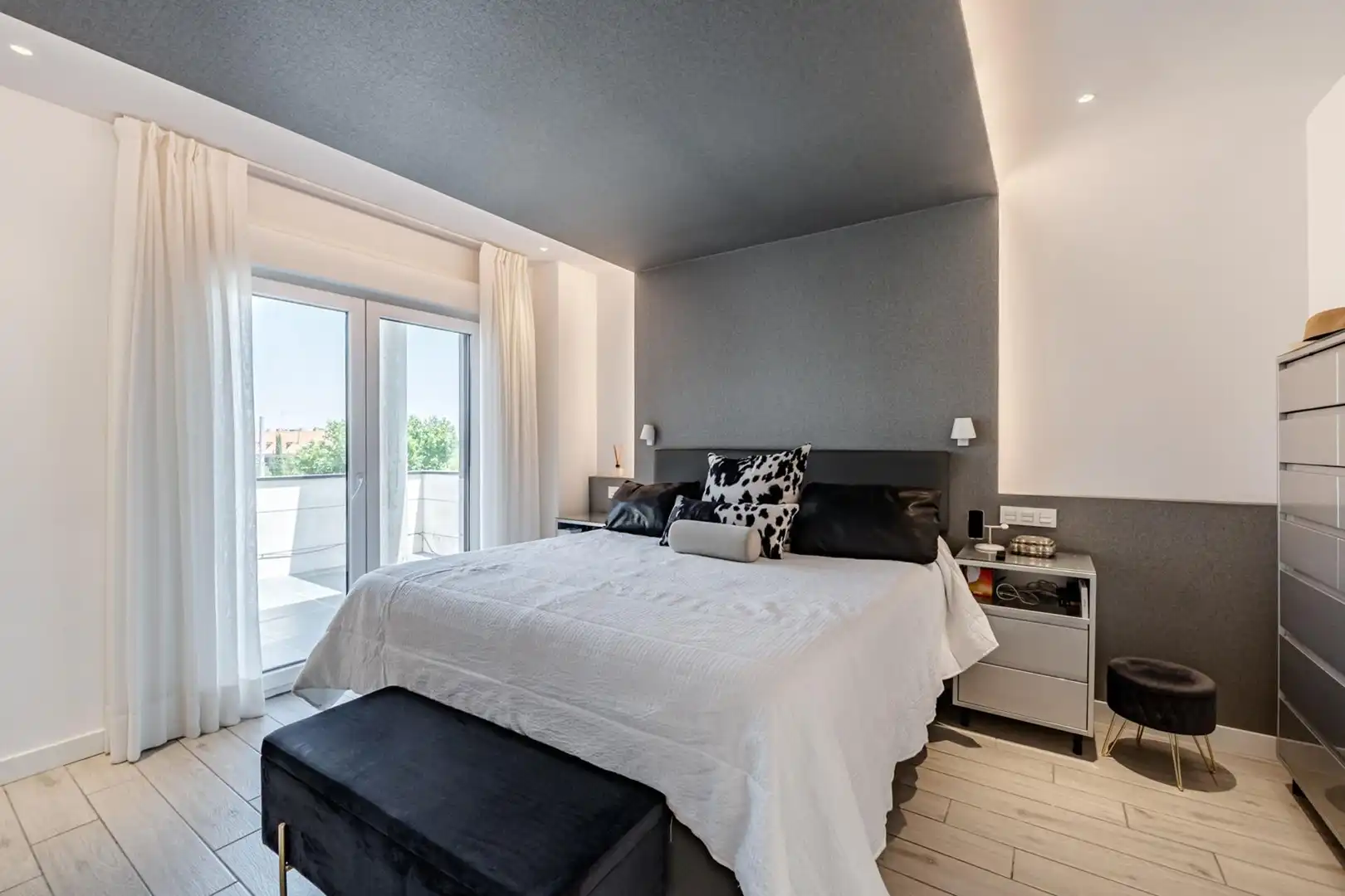 Habitación de Casa adosada en venta en Pozuelo de Alarcón con Aire acondicionado, Calefacción y Piscina