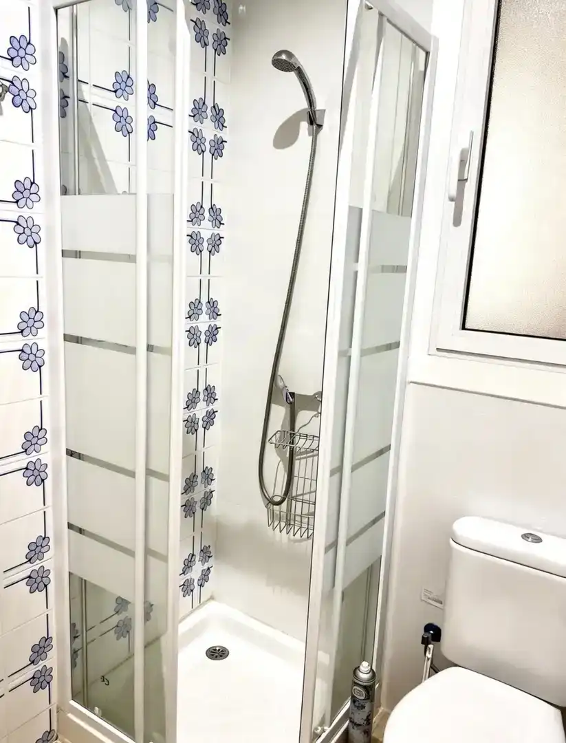 Bathroom of Flat for rent in Badalona