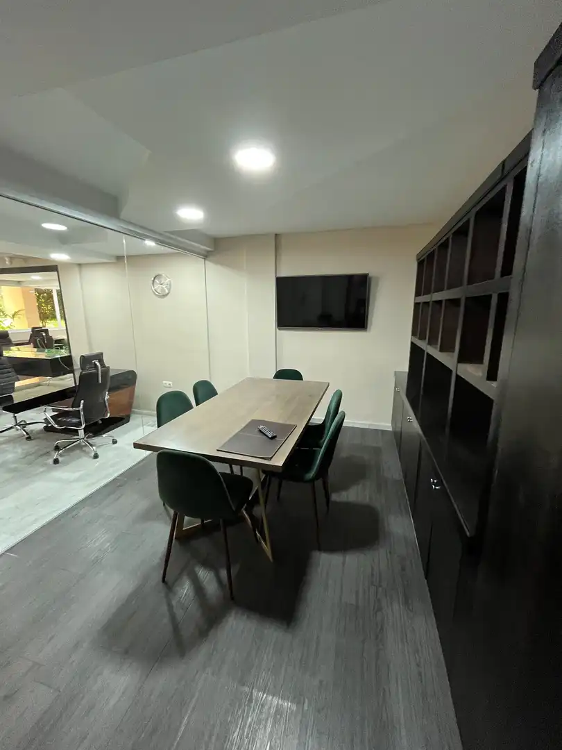Büro zur Miete in Marbella mit Klimaanlage, Heizung und Möbliert