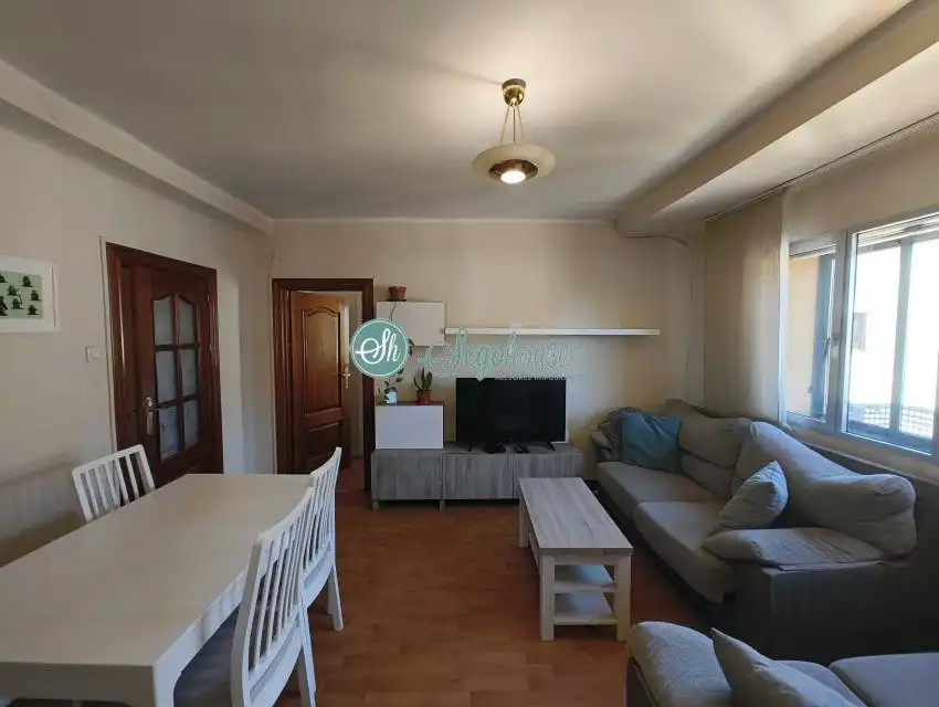 Sala de estar de Piso en venta en Segovia con Calefacción, Parquet y Terraza