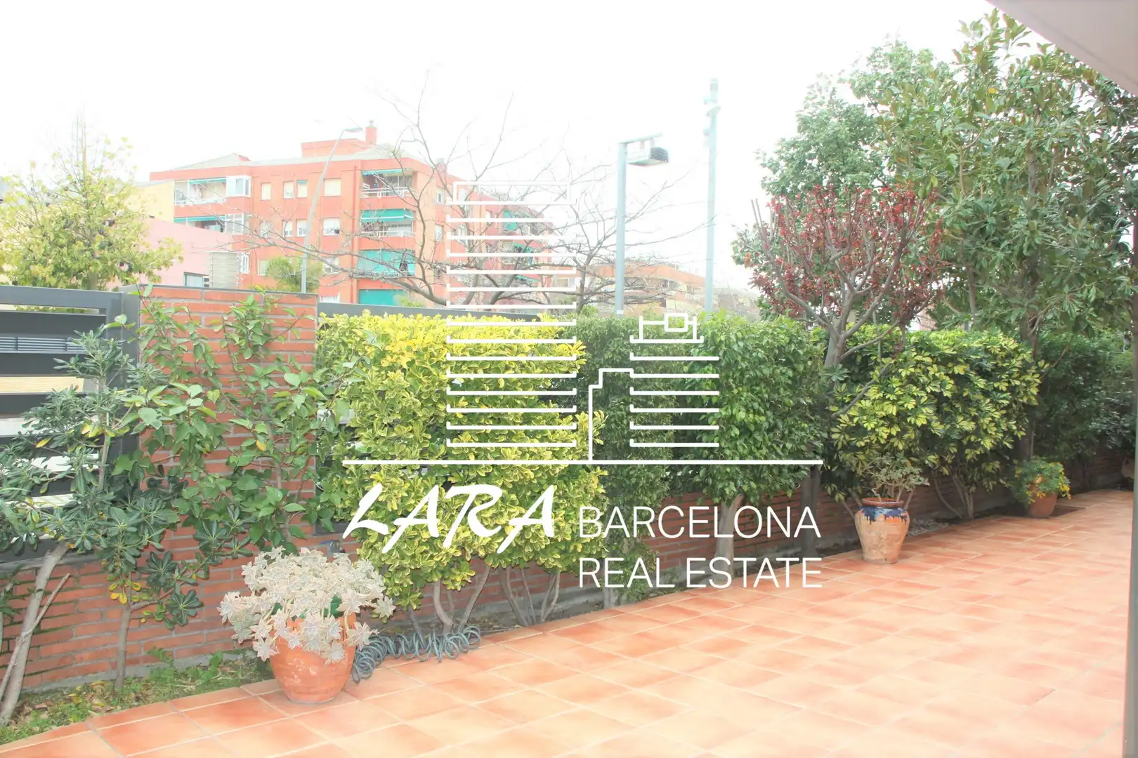Vista exterior de Casa o chalet de alquiler con opción a compra en Viladecans con Aire acondicionado, Calefacción y Jardín privado