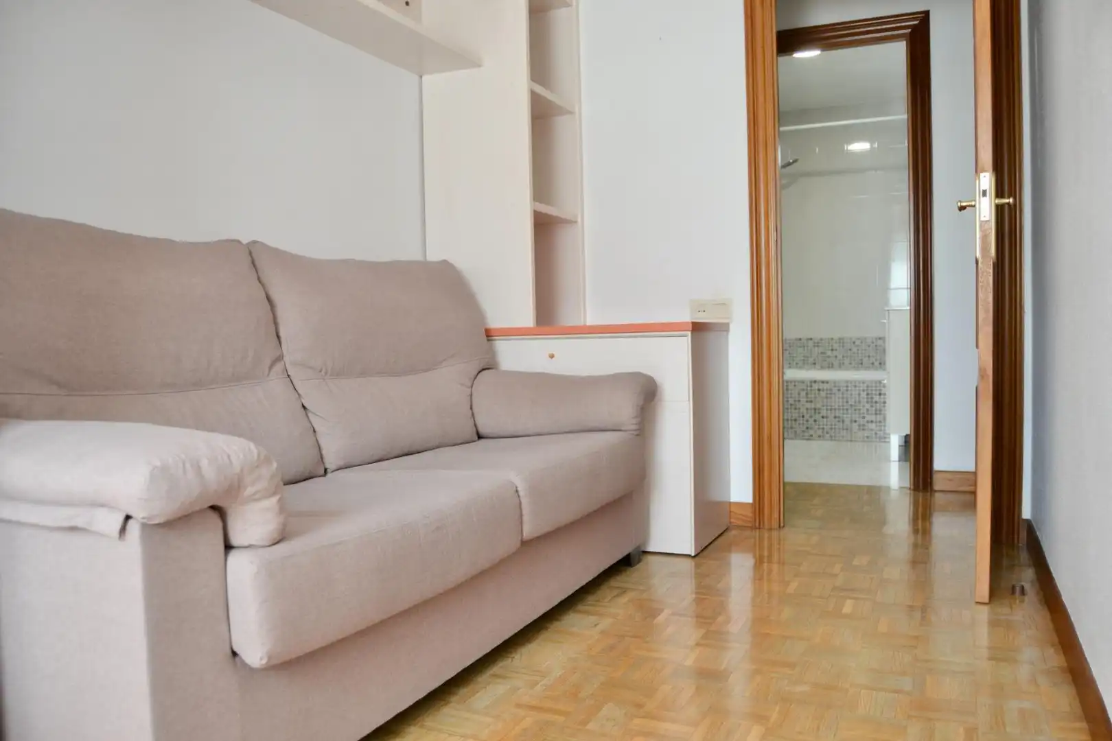 Sala de estar de Piso en venta en  Pamplona / Iruña con Parquet y Trastero