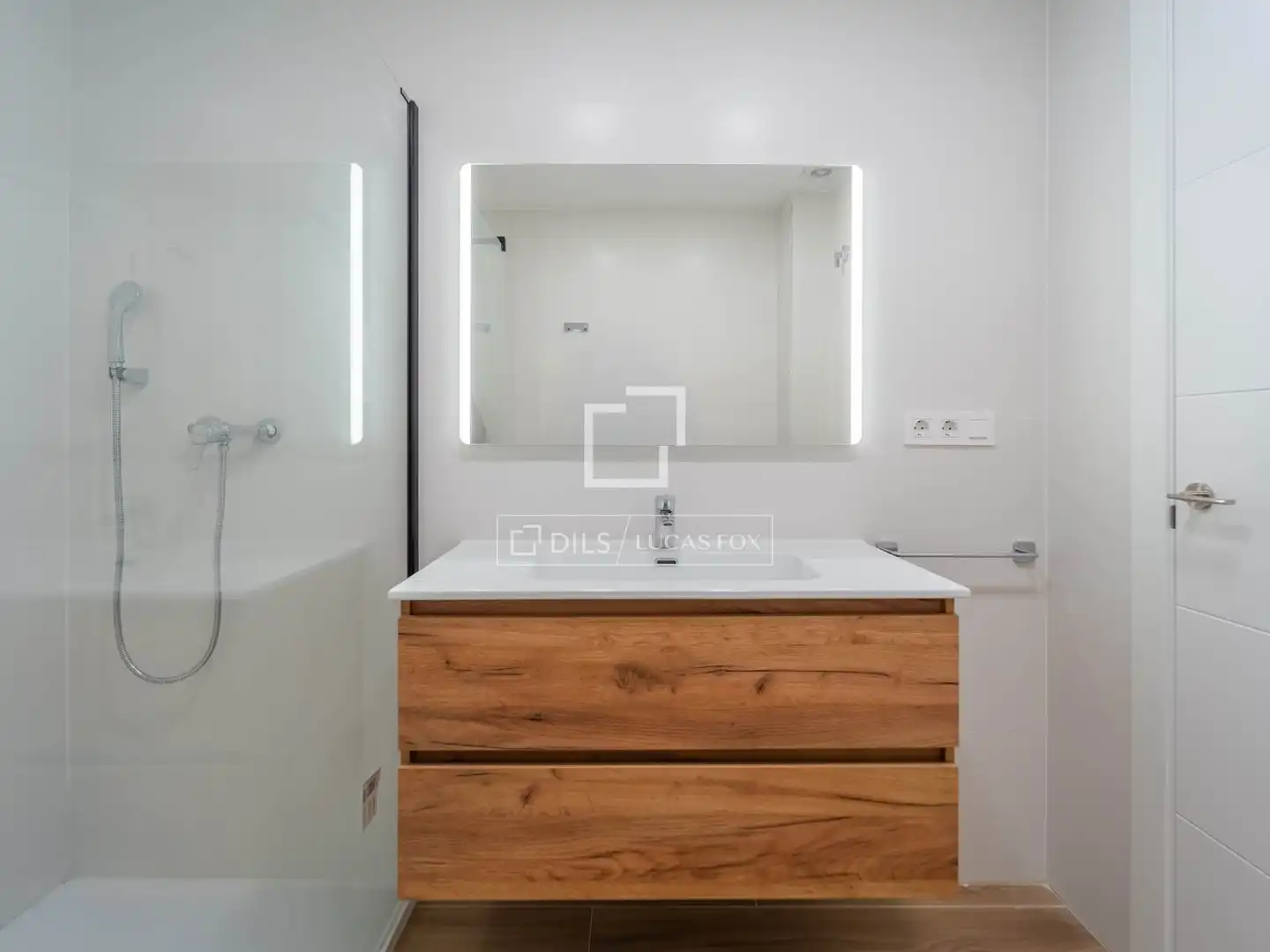 Bathroom of Houses for rent in L'Eliana  with Air Conditioner, Heating and Terrace
